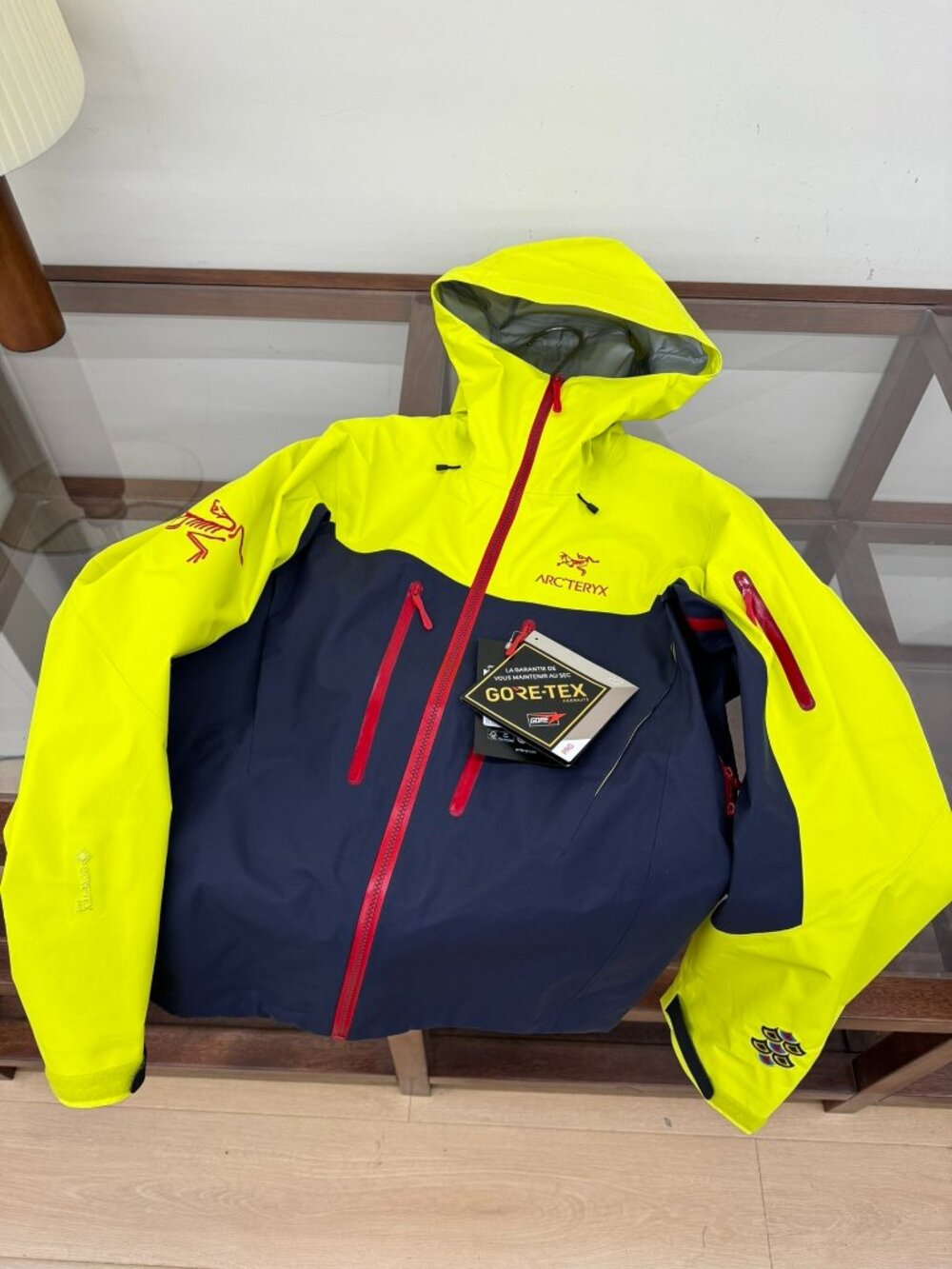 Arc'teryx GORE‑TEX Hard Shell Hooded Jacket Color Block Yellow Navy Red L